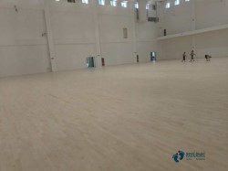 懸浮體育館木地板施工團(tuán)隊(duì)
