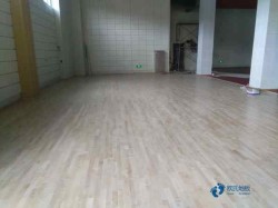 20厚籃球運(yùn)動(dòng)木地板哪種牌子好