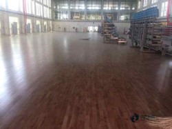 定制籃球運(yùn)動(dòng)木地板如何保潔